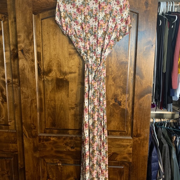 Short sleeve wrap dress, worn once. - Picture 4 of 5